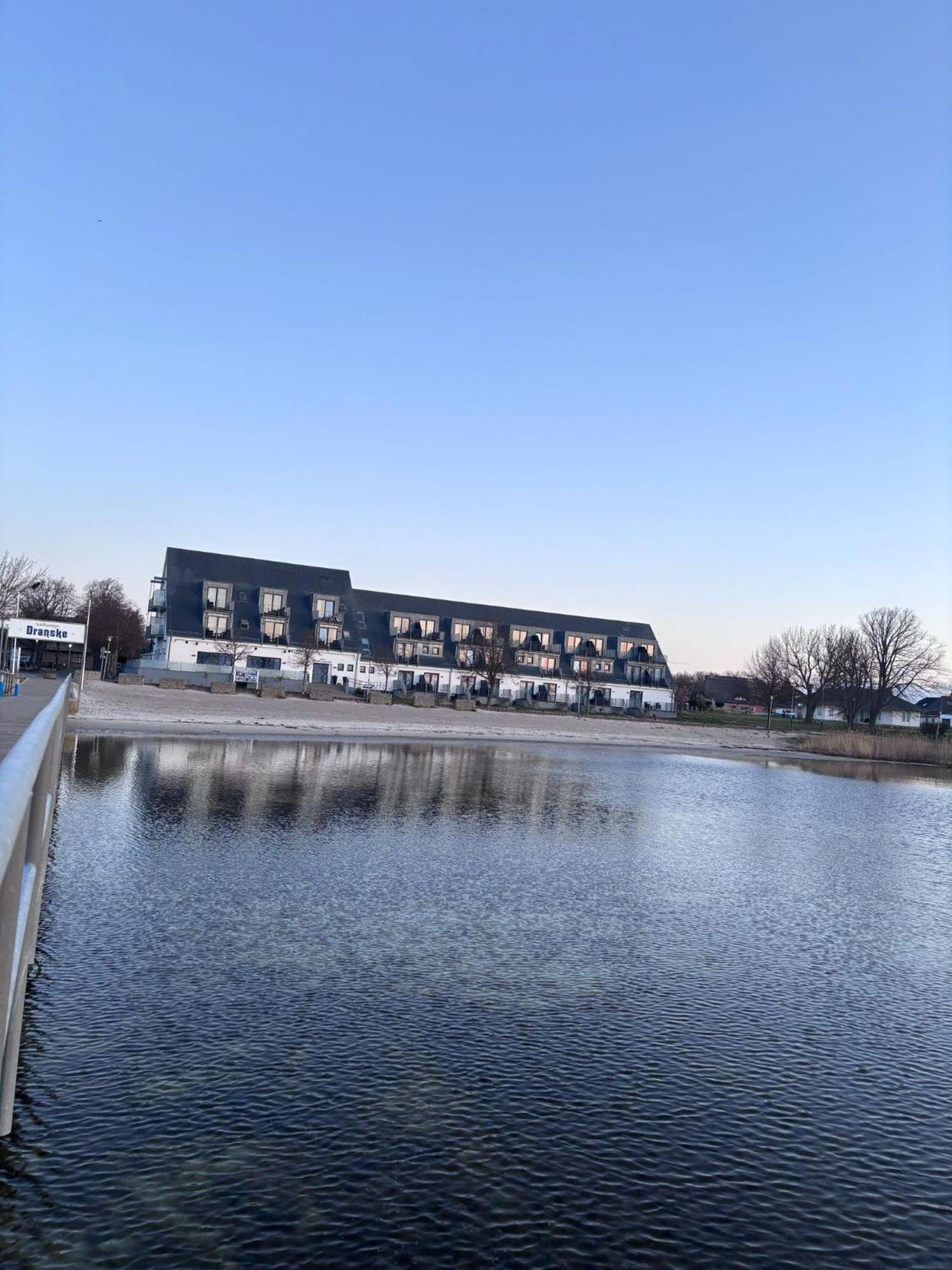 App 8O Grosser Tag Am Meer Mit Wasserblick 德兰斯克 外观 照片